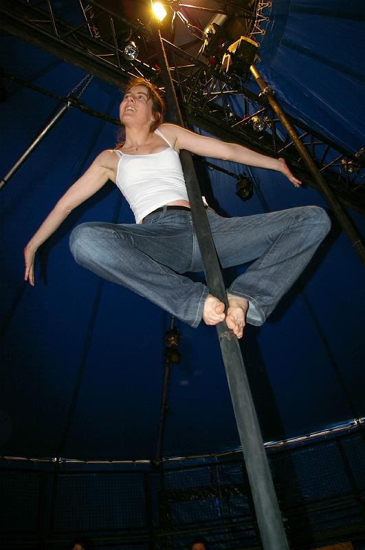 Atelier cirque adultes Journees theatrales 2007_0020.jpg